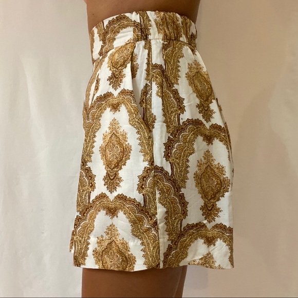 H&M high waisted shorts - Picture 2 of 4